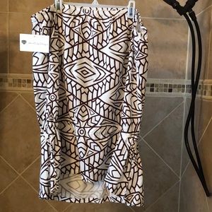 Island Edge Strapless Top. Size Large. New.